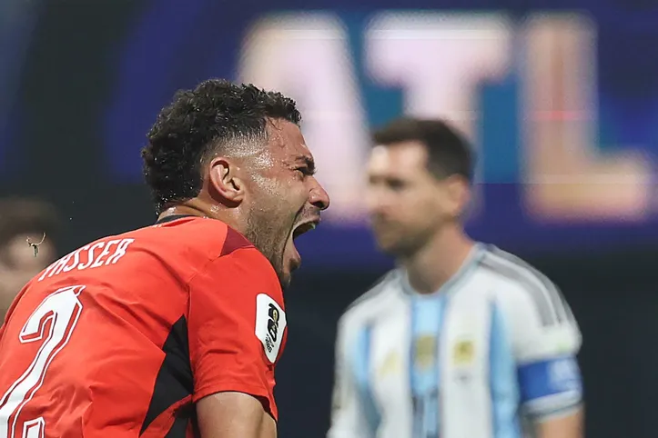 Yasser Ibrahim comemorando gol contra a Argentina