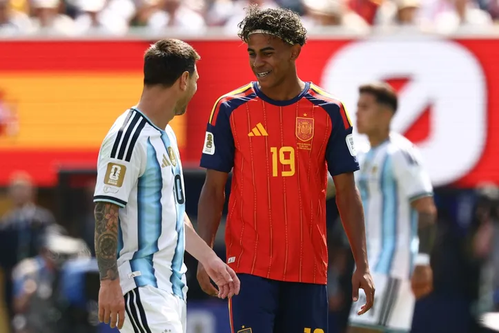 Lionel Messi e Lamine Yamal