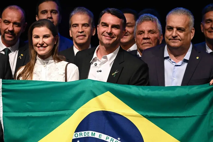 Fernanda Bolsonaro durante ato de campanha de Flávio