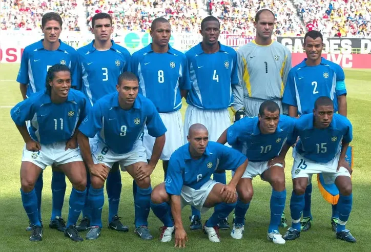 Kléberson com os pentacampeões do mundo