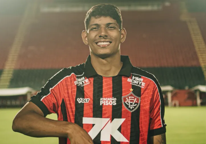 Zé Vitor pelo Vitória