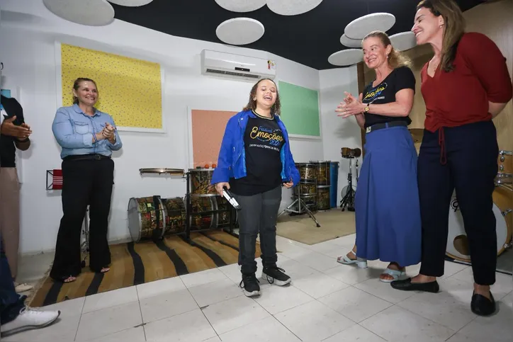 Consuelo Alban e Fátima Suarez prestigiando Mnau Dourado