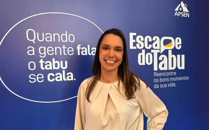 Dra. Rebeka Cavalcanti durante o lançamento da pesquisa