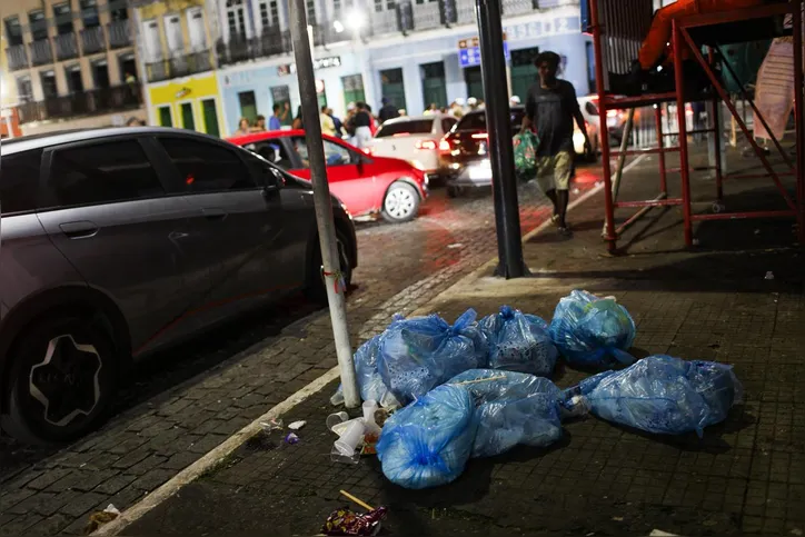 Em pouco tempo, o lixo começou a acumular
