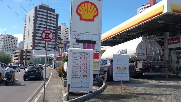 Avenida Professor Magalhães Neto