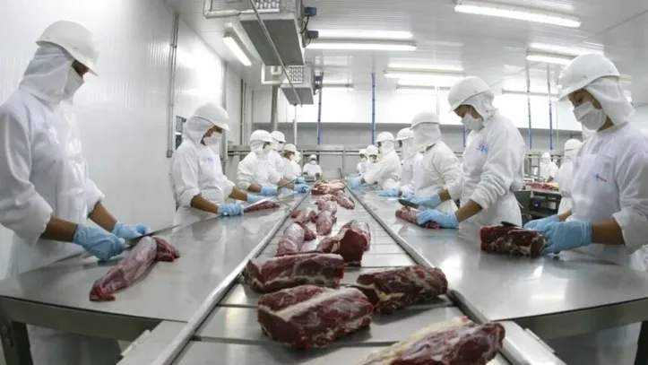 Com investimento de R$ 30 milhões, unidade busca compor quadro de colaboradores antes da inauguração oficial