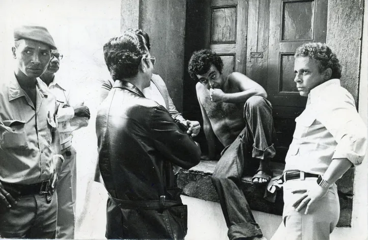Glauber e o elenco de A Idade da Terra em cena de bastidores Foto