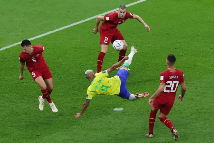 Richarlison marcou belo gol de voleio na estreia da Copa do Mundo de 2022
