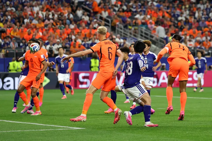 van Dijk marcou o primeiro gol da Holanda