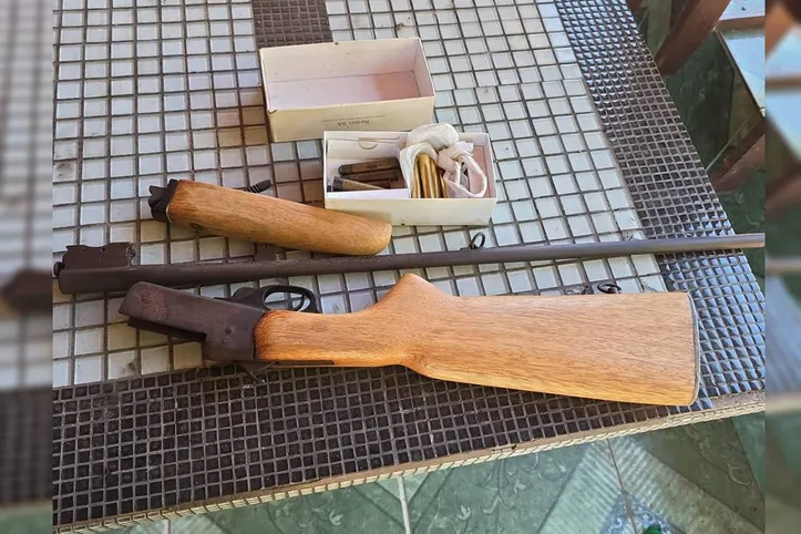 Armas apreeendidas com o homem