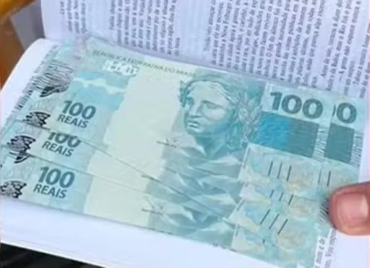 Imagem ilustrativa da imagem Homem é preso ao retirar pacote com notas falsas nos Correios