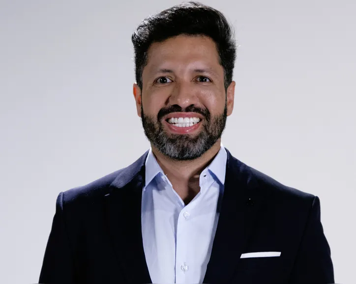 Bruno Antunes Soares, reitor da UNIFACS, celebra os 54 anos da instituição