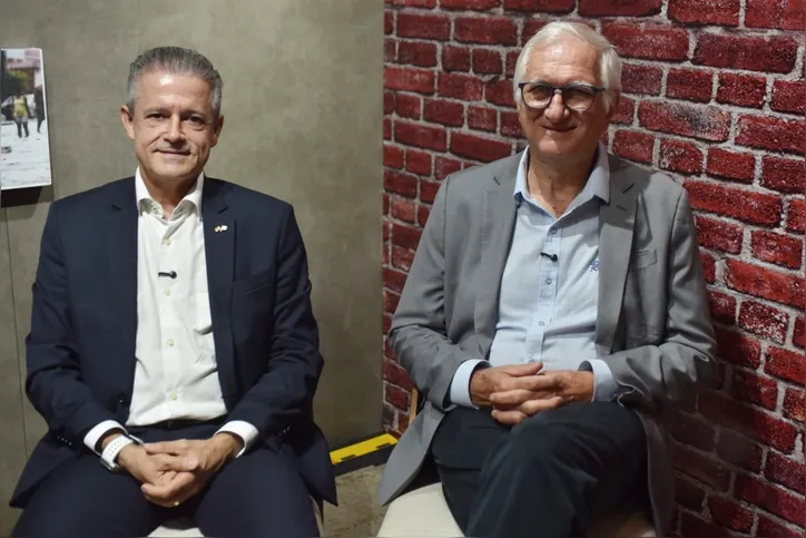 Sinvaldo Vieira dos Santos e José Ricardo Sasseron na sede do A TARDE