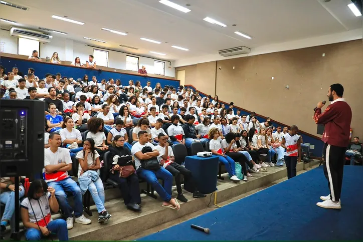 Circuito Enem leva aulões gratuitos a escolas estaduais