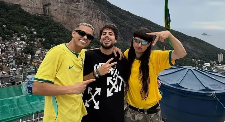 À direita, Thiago Alcântara, conhecido como "Iae Break"