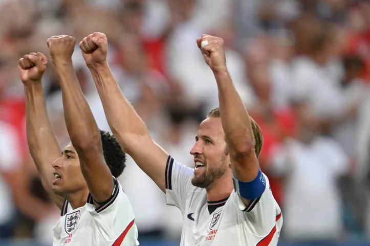 Bellingham e Kane pela Inglaterra