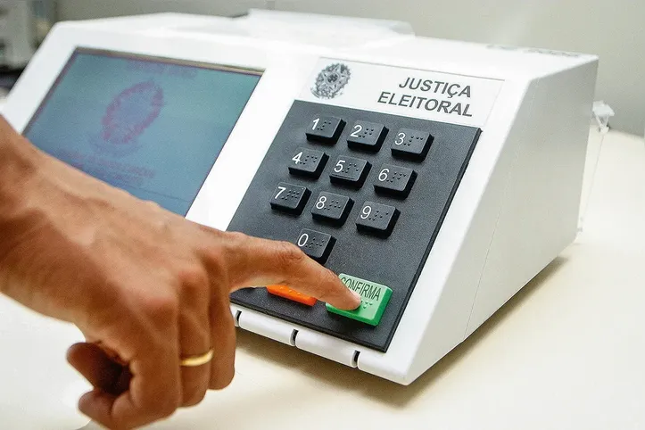 Imagem ilustrativa da imagem Inteligência artificial nas campanhas eleitorais: o que é permitido e quais as punições?