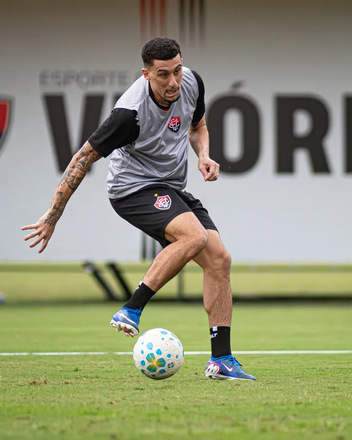 Gabriel Baralhas em treino no CT Manoel Pontes Tanajura