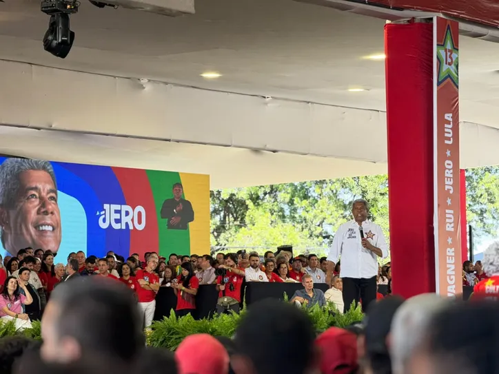 Jerônimo Rodrigues durante convenção no Parque de Exposições.