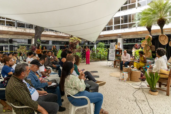 Jovens e especialistas discutem comunicação e emergência climática