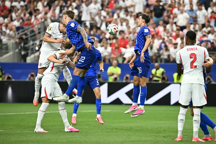 Segundo gol de Harry Kane no jogo, após cobrança de escanteio