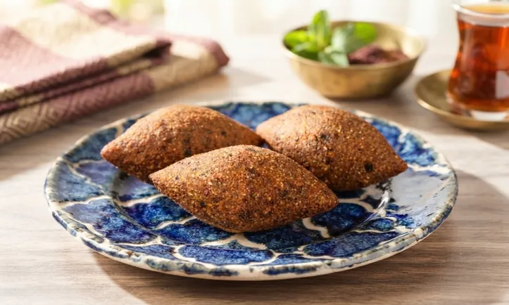 Você pode preparar kibe de forno em apenas 40 minutos