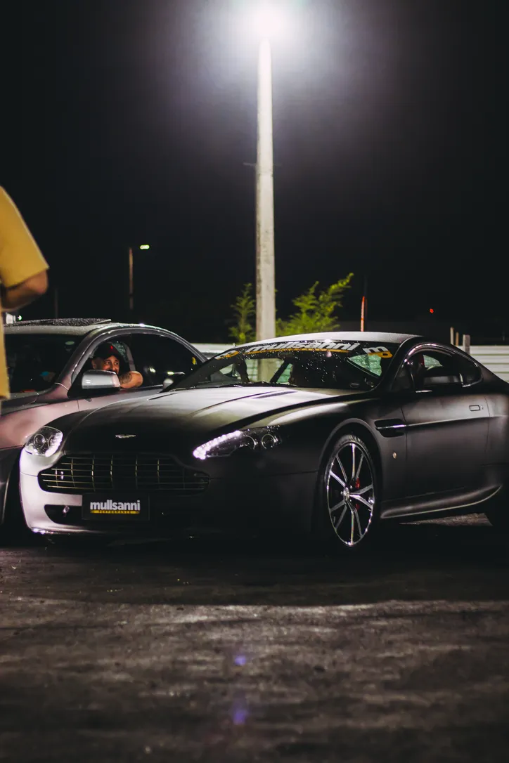 Aston Martin V8 Vantage, avaliado em R$ 550 mil