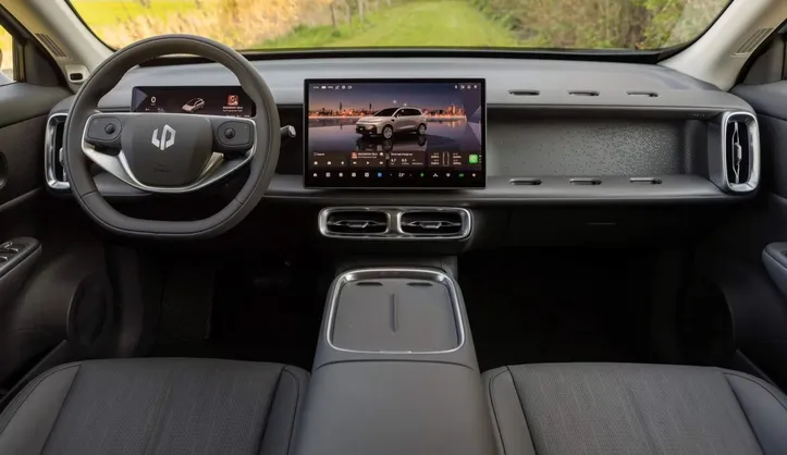 Interior Leapmotor B10 Ultra-Híbrido
