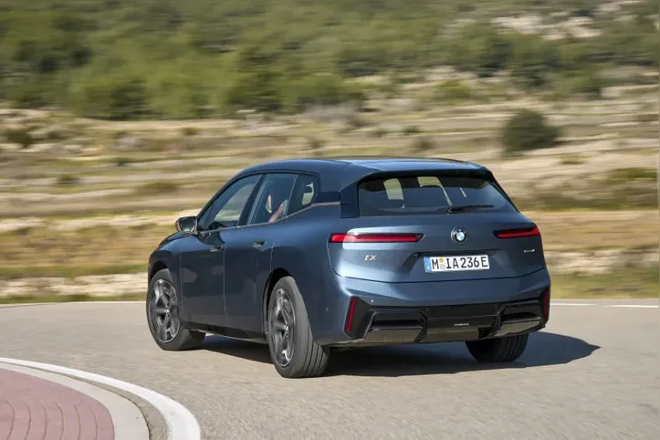 BMW iX