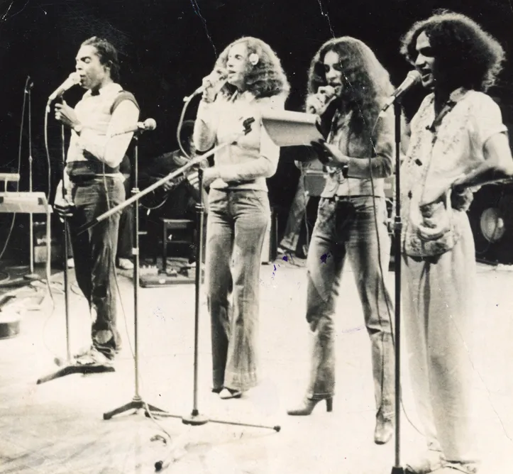 Bethânia, Caetano, Gal e Gil em apresentação dos Doces Bárbaros em 1979