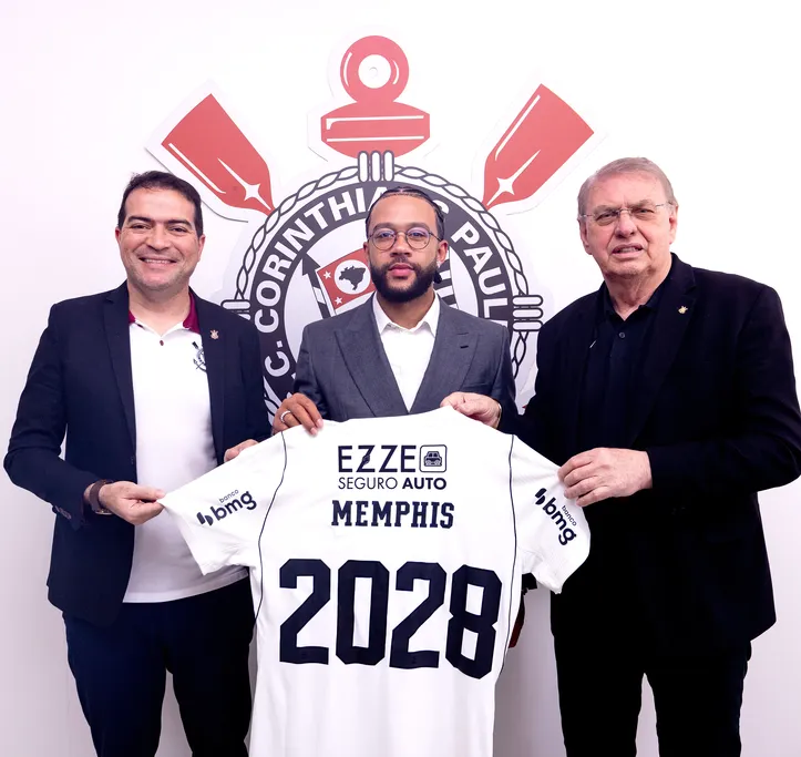 Memphis Depay renova com o Corinthians