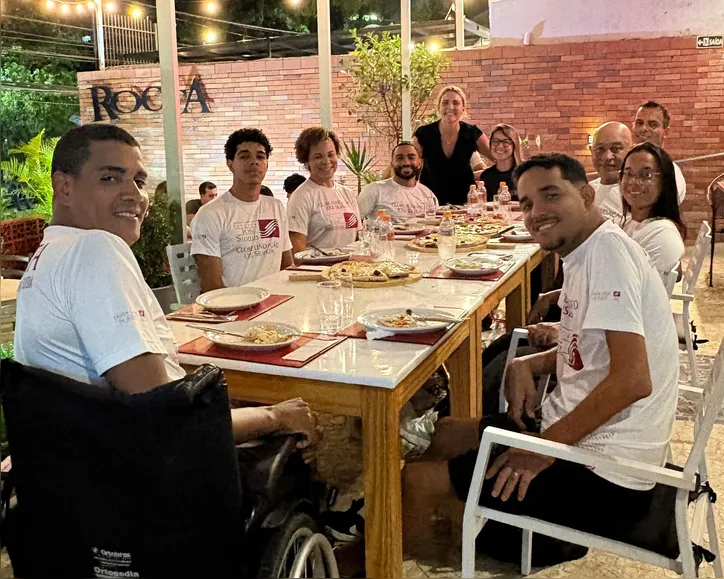Atletas da paranatação da Fundação José Silveira foram recebidos na Rocca