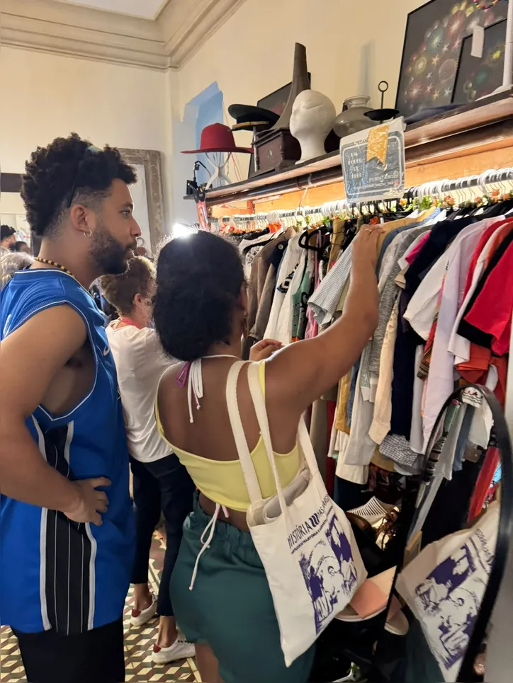 Imagem ilustrativa da imagem Moda circular em Salvador: guia do garimpo popular que pulsa na cidade