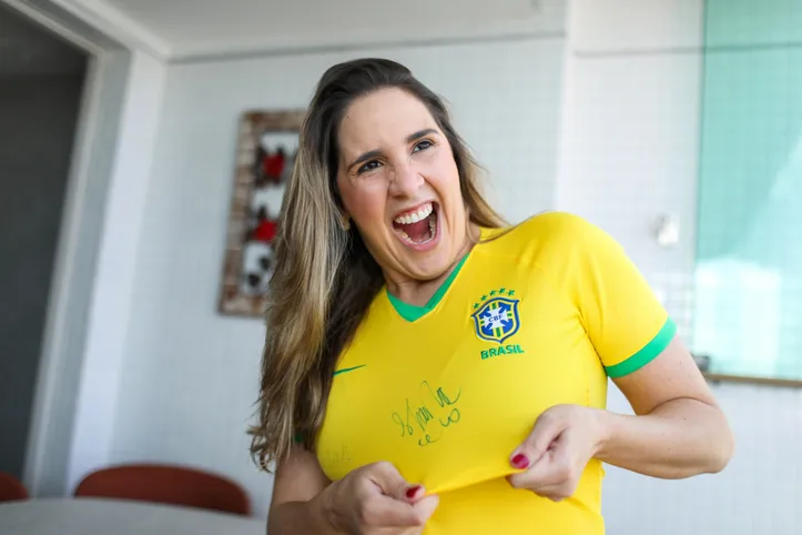 Manu Avena é narradora de futebol