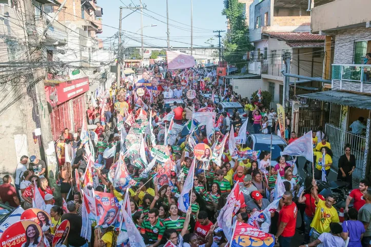 Apoiadores marcaram presença em ato da chapa petista no bairro de Fazenda Grande do Retiro.