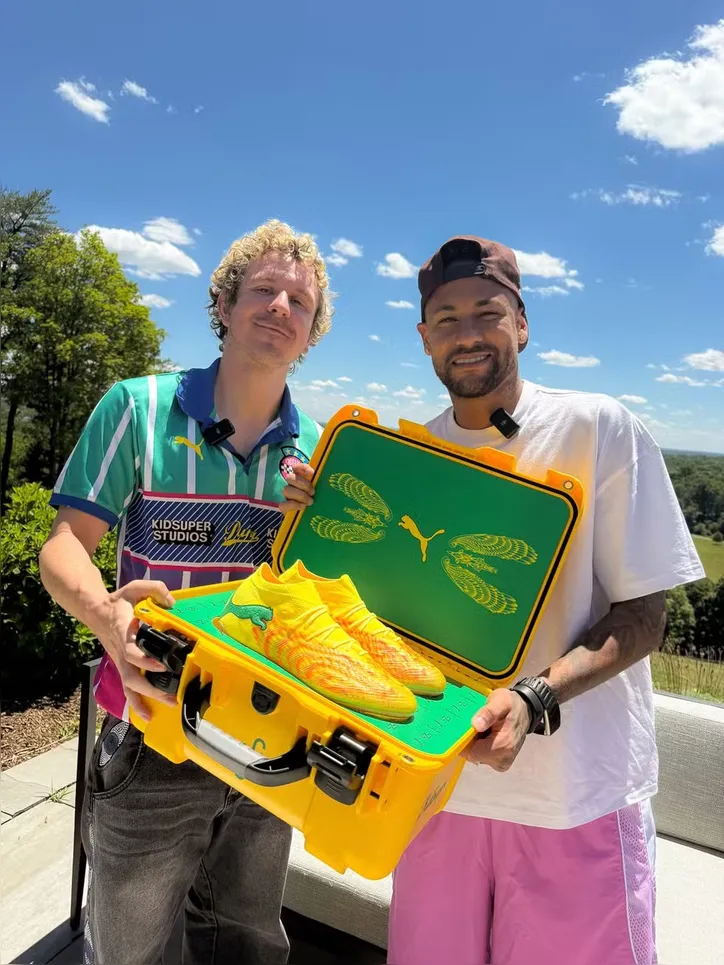 Entrega da chuteira especial de Neymar