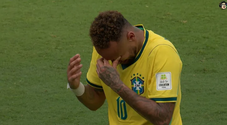 Neymar fez uma oração e chorou após apito final