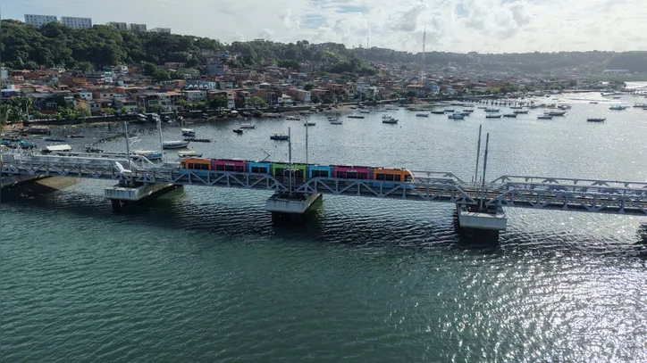 Veículo Leve sobre Trilhos (VLT) de Salvador