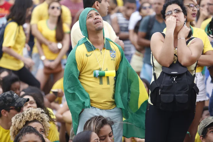 Torcida do Brasil no Farol da Barra durante Copa do Mundo de 2018