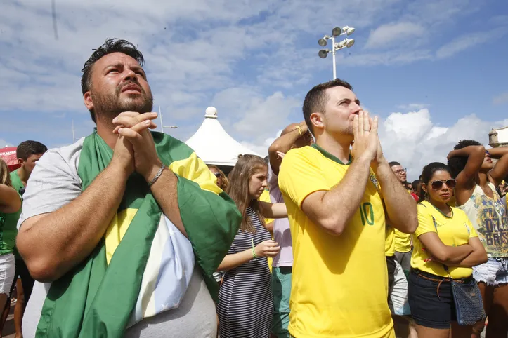Torcedores no Farol da Barra na Copa do Mundo de 2018