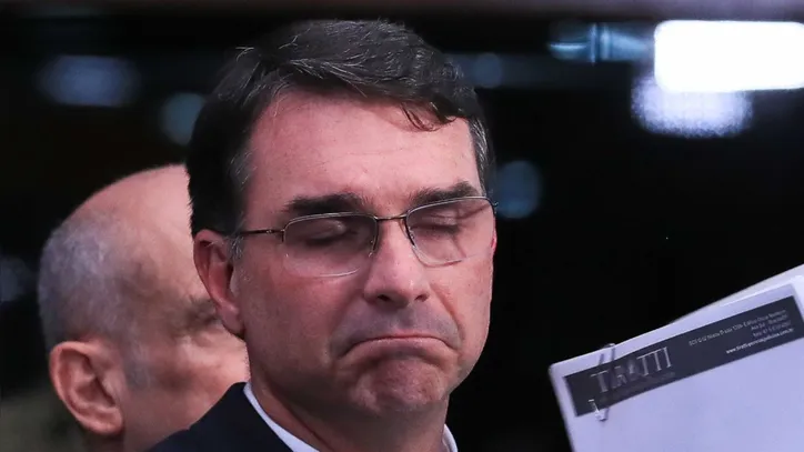 Flávio Bolsonaro foi vaiado durante o jogo do Vasco