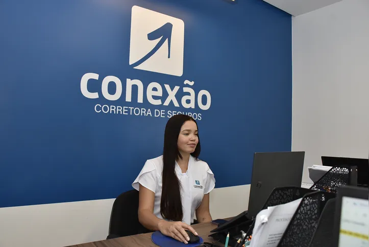 Consultora de planos de saúde Hanna Vitória que orienta o que avaliar antes de trocar de planos ou alterar o contrato