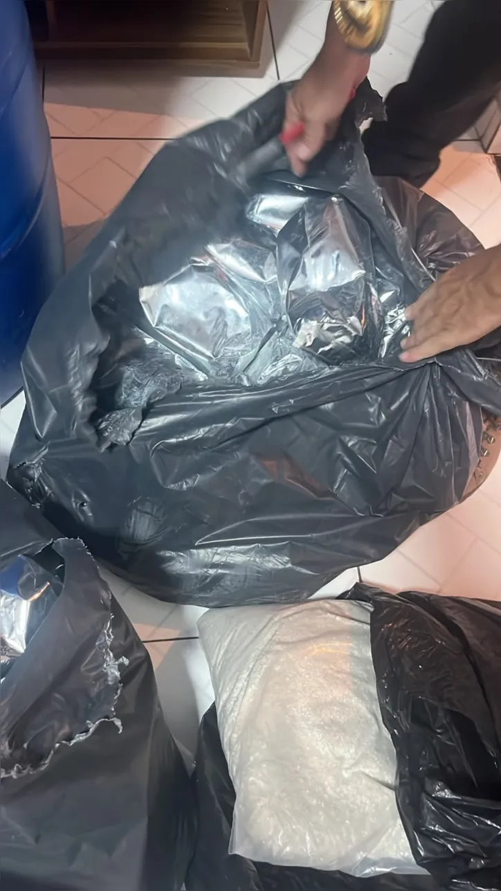 Polícia tenta identificar responsável pelas drogas