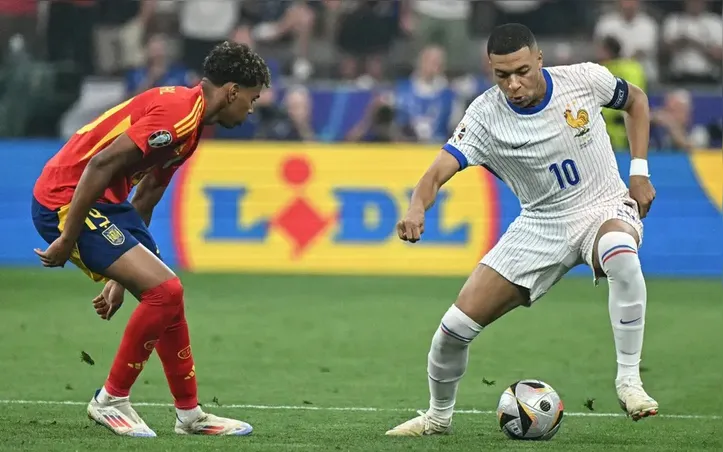 Lamine Yamal e Kylian Mbappé por Espanha e França