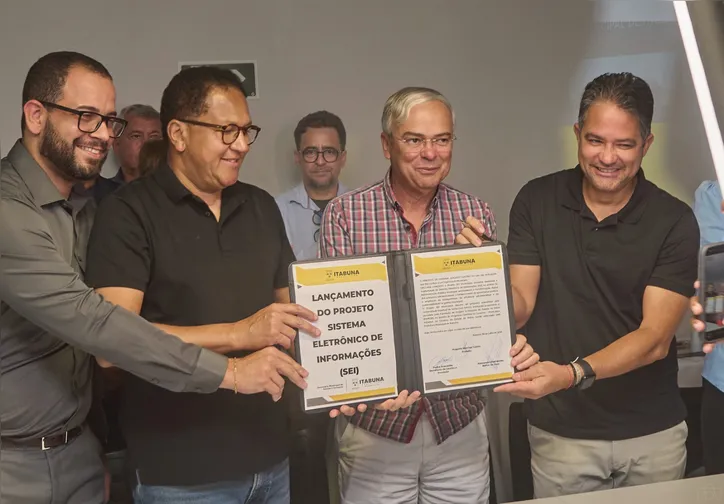 Imagem ilustrativa da imagem Prefeito Augusto Casto autoriza pacote de obras de mais de R$ 88 milhõe