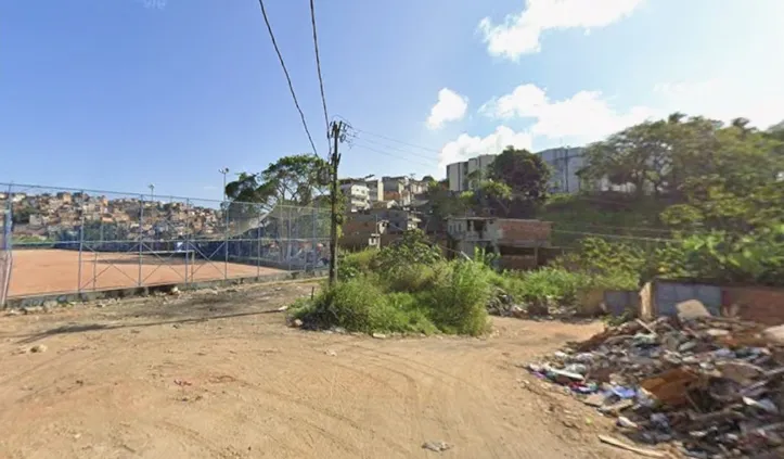 Techo desapropriado pela prefeitura entre Avenida Luís Eduardo Magalhães e a rua Saturno