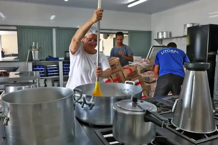 Profissionais de apoio na educação pública