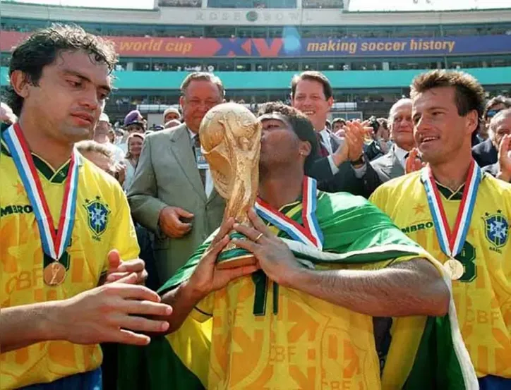 Imagem ilustrativa da imagem Quando o Rio se uniu por Romário: polícia e CV na busca pelo pai do craque antes da Copa