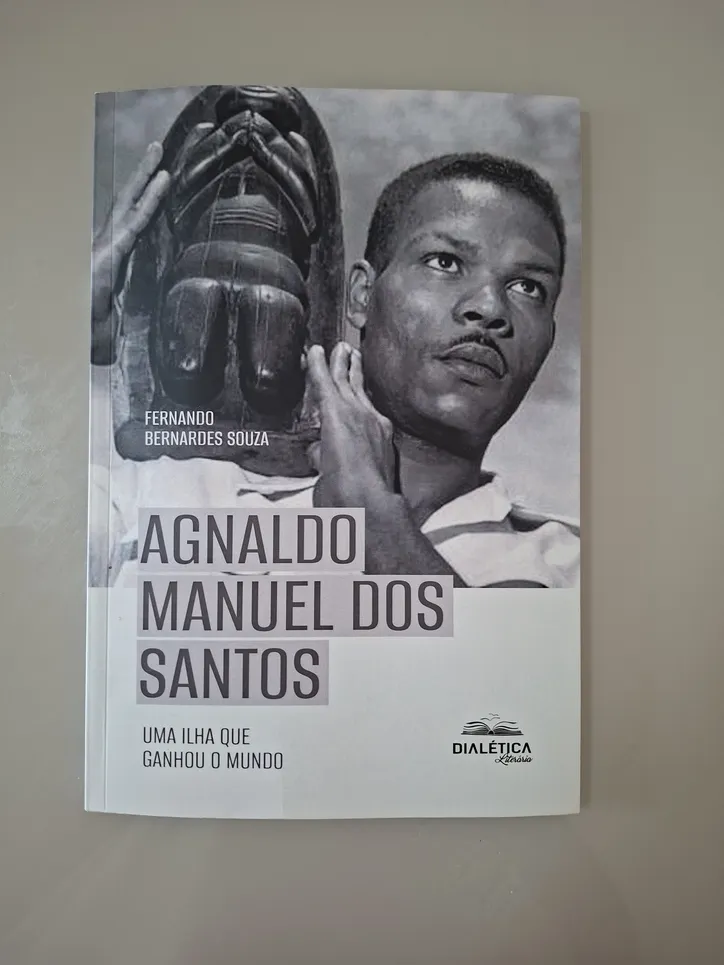 Capa do livro 'Agnaldo Manoel dos Santos: uma ilha que ganhou o mundo'