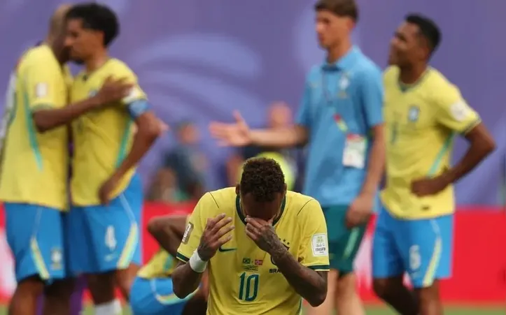 Neymar chorando após eliminação para Noruega